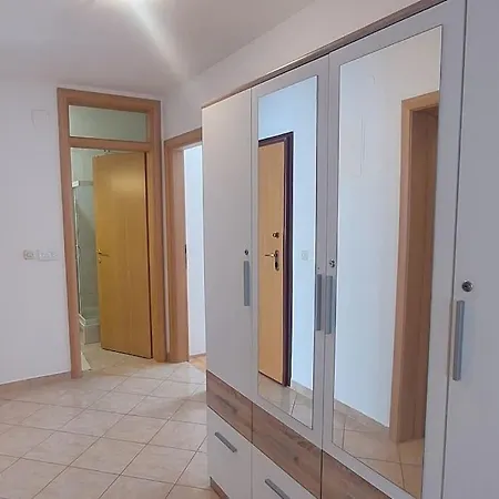 Anka, Apartman