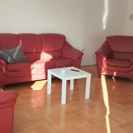 Anka, Apartman