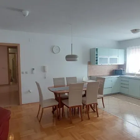 Anka, Apartman