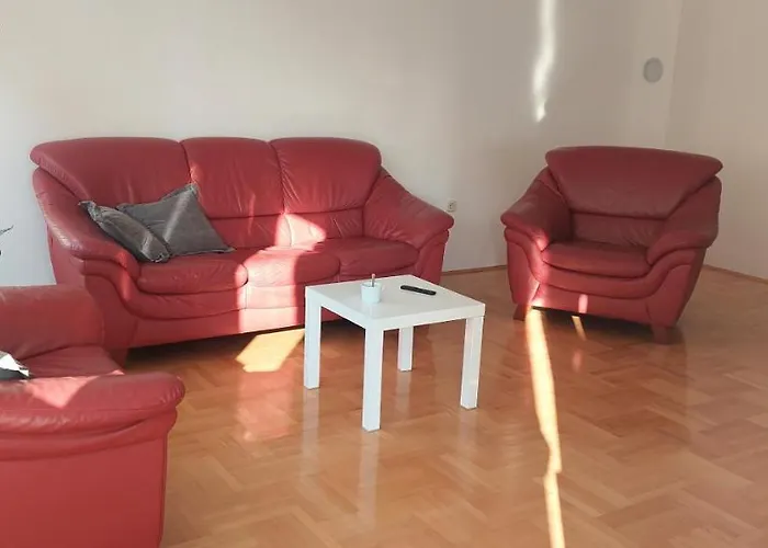 Anka, Apartment